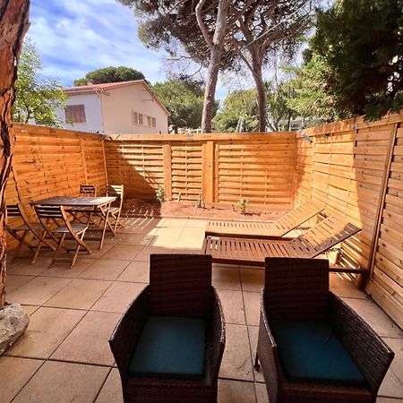 Sympathique Studio En Rez De Jardin Dans Residence Hyères Kültér fotó