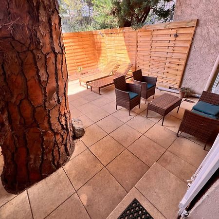 Sympathique Studio En Rez De Jardin Dans Residence Hyères Kültér fotó