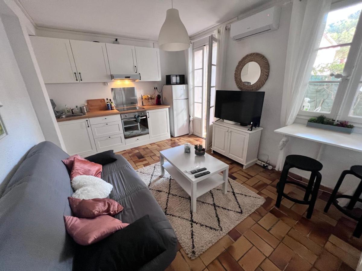 Sympathique Studio En Rez De Jardin Dans Residence Hyères Kültér fotó
