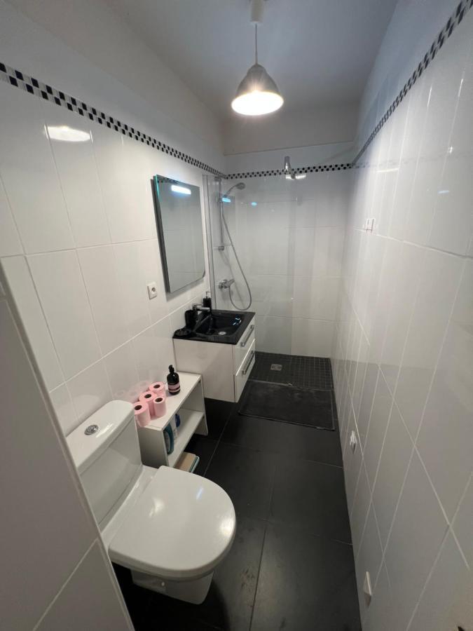 Sympathique Studio En Rez De Jardin Dans Residence Hyères Kültér fotó